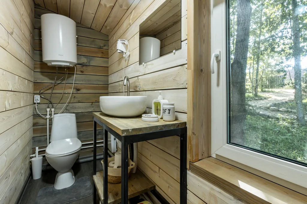 Деревянный дом у озера Кипень