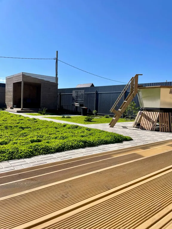 Cube House на берегу Волги