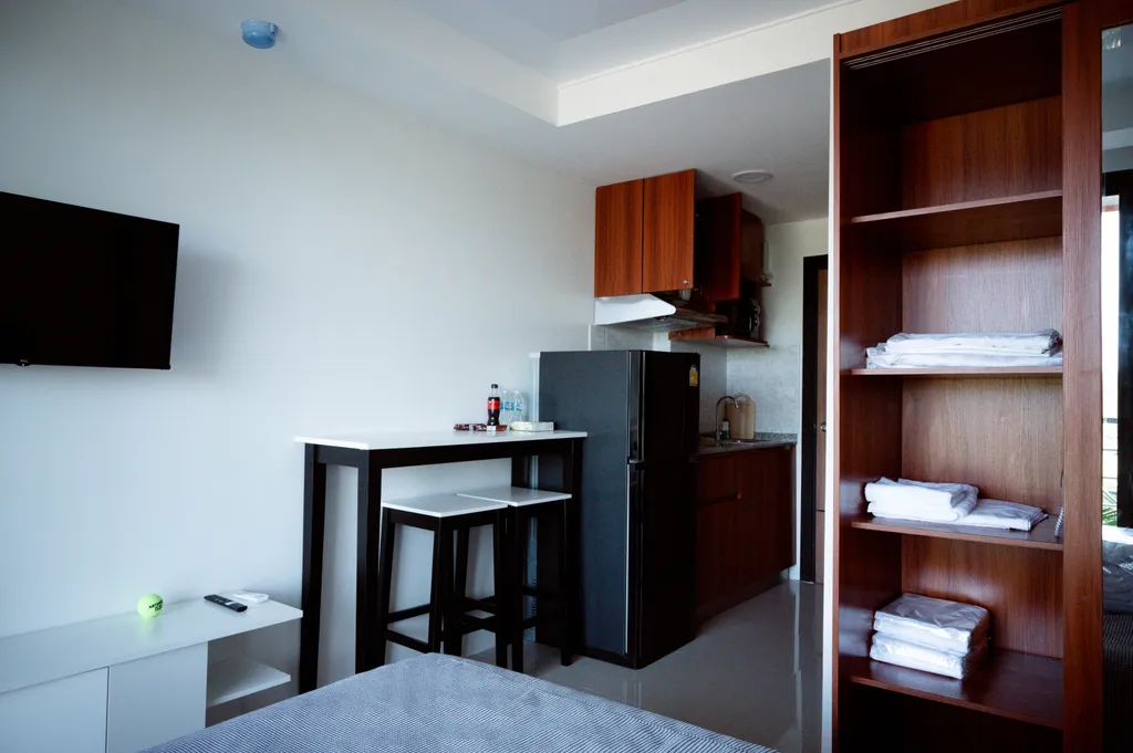 Квартира с большим бассейном и теннисным кортом рядом с пляжем