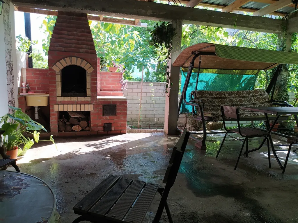 Коттедж с отдельным входом и двориком