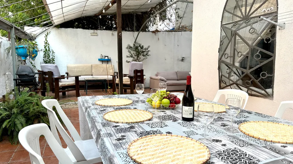 Винтажная квартира с отдельным входом и с большой зоной для барбекю