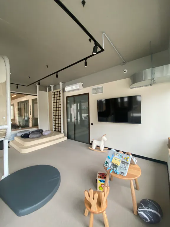 Студия с лоджией на заливе в комплексе с подогреваемым бассейном