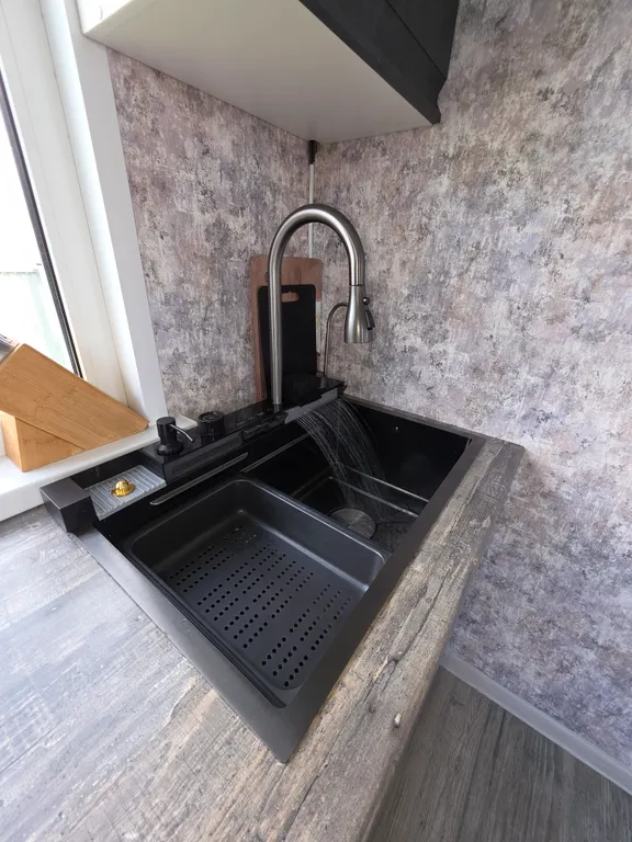 Коттедж на огромной территорией