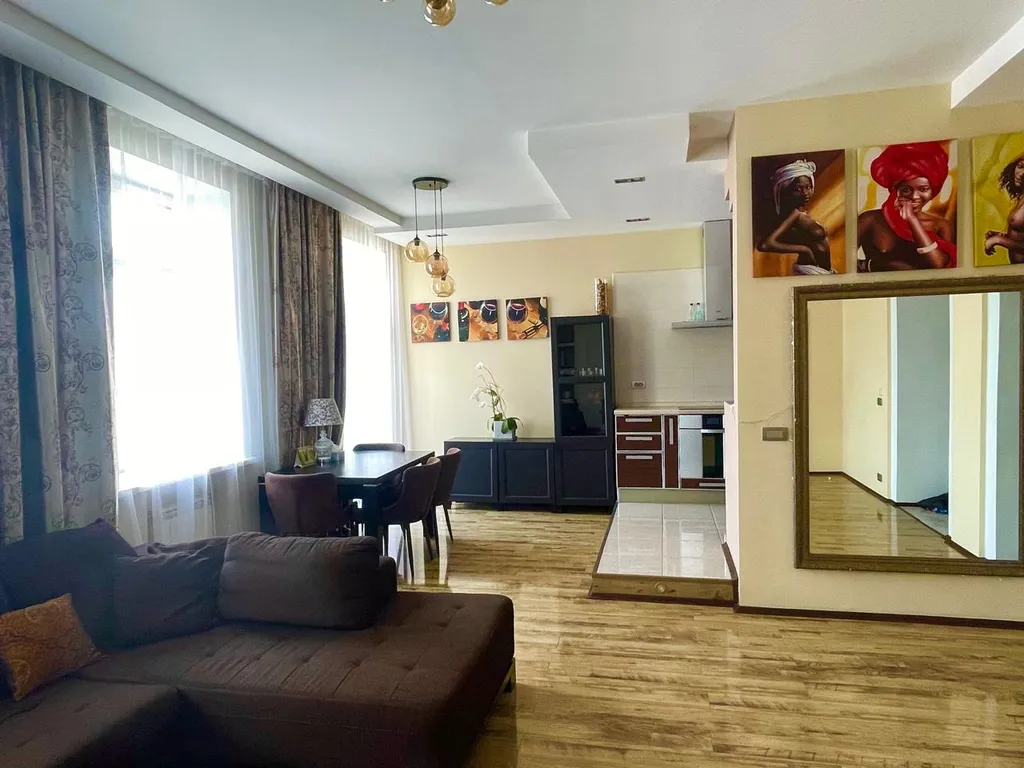 Квартира в сам центре у Белого дома с видом на площадь и Золотой мост