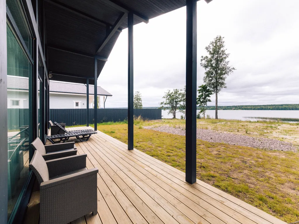 Дом с видом на озеро