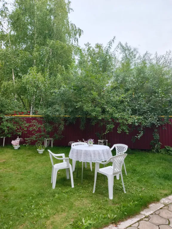 Дом коттедж в черте города