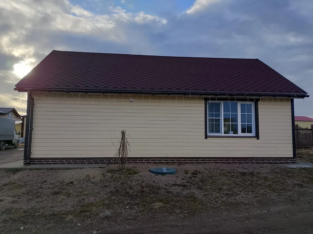 Уютный домик у озера