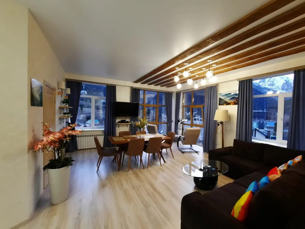 Апартаменты с восхитительными панорамными видами на вершины Домбая