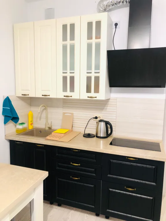 Светлая уютная студия в новом доме с новой мебелью