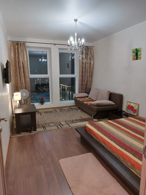 Уютная квартира с панорамными окнами в пол и красивым видом на парк