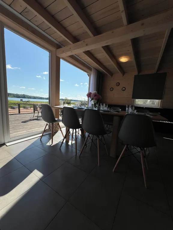 Коттедж Вилла с сауной на берегу и прямым видом на Правдинское озеро — Правдино