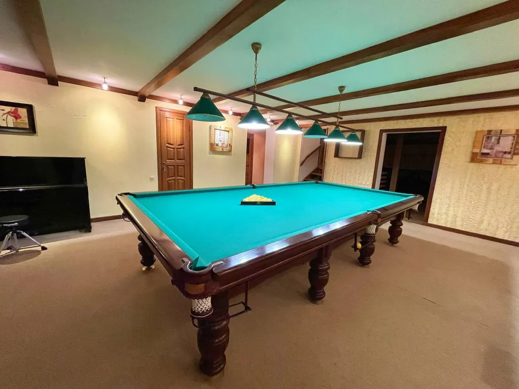 Котедж в классическом стиле с бассейном, сауной, бильярдом