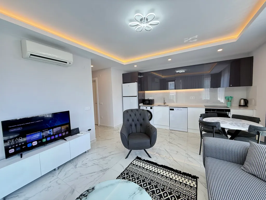 Квартира с видом на море и горы. Пляж Клеопатра