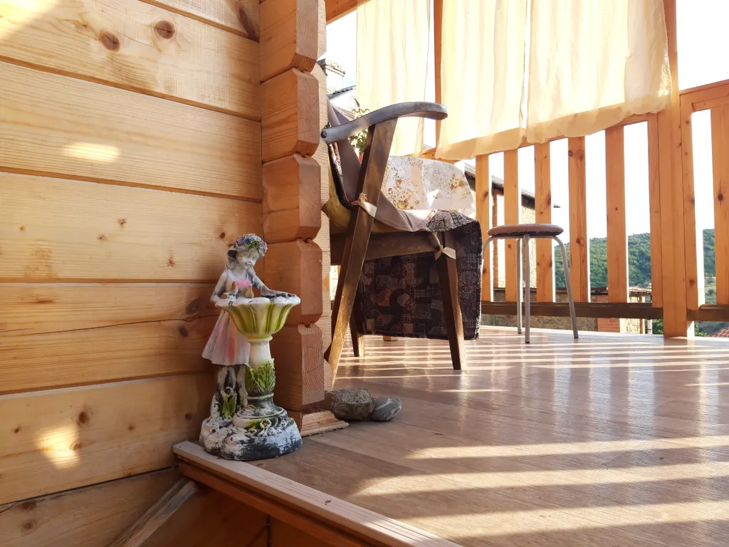 Деревянный домик- в невесомости