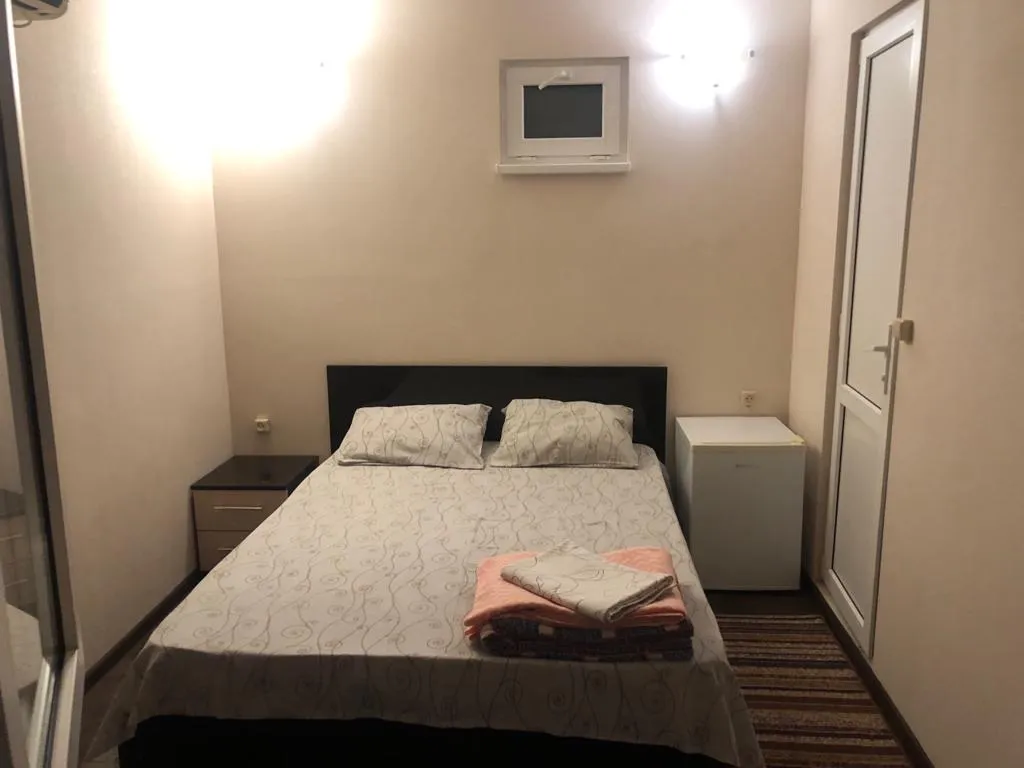 Квартира Уютная комната с удобствами на территории частного дома — Адлер