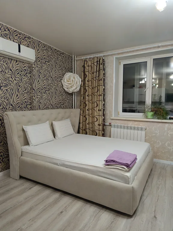 Уютная студия в парковом с панорамным балконом и свежим ремонтом