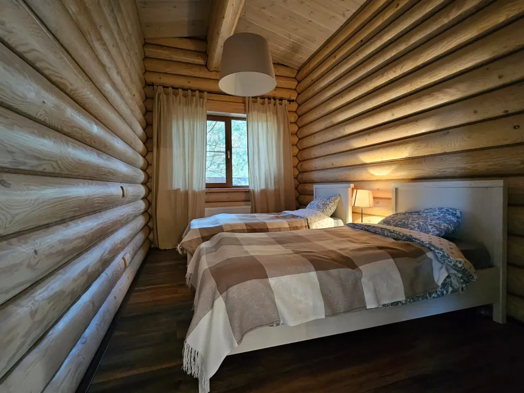 Дом рядом с лесом