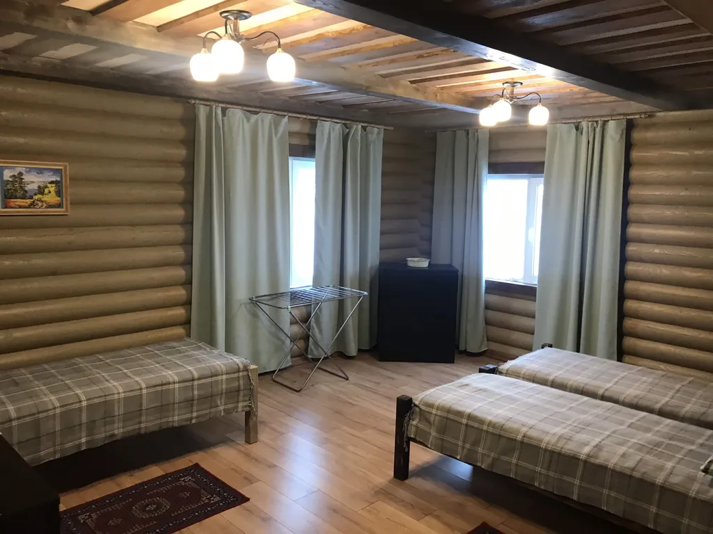 Большой дом у леса