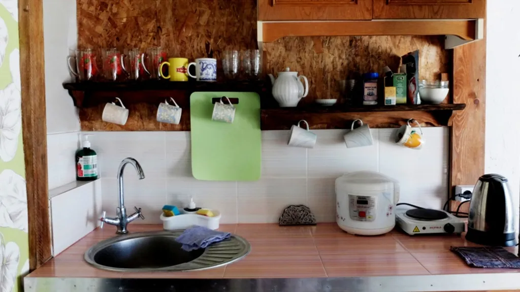 Этника. Трехместная комната рядом с видом на лес.