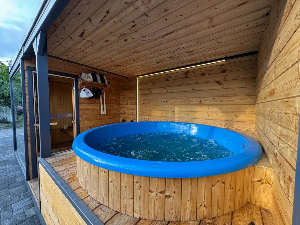 Семейный дом с баней и джакузи