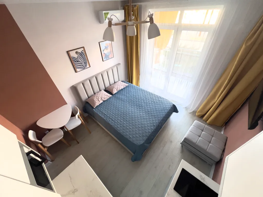 Апартаменты с видом на бассейн и горы