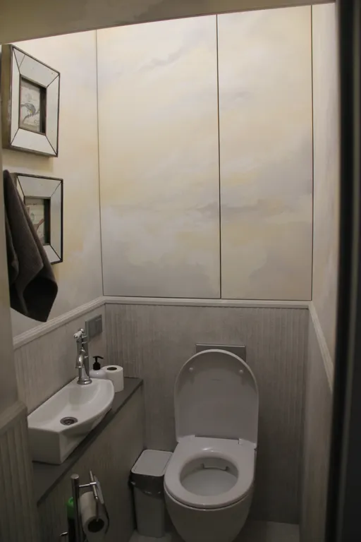 Уютная квартира с камином в центре