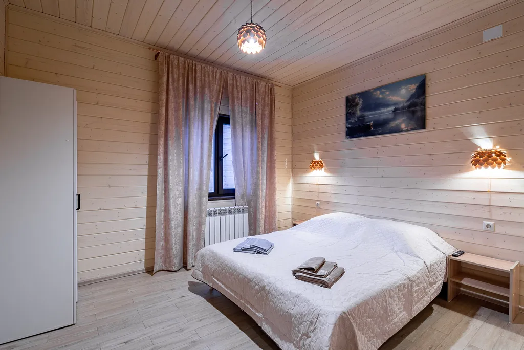 Уютный коттедж с горячей купелью и сауной - 10 минут от города