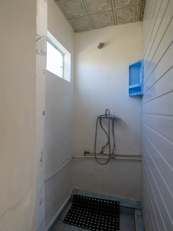 Уютная комната в тени винограда