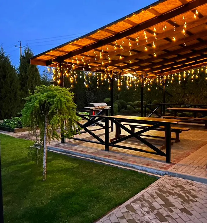 Двухэтажный коттедж на зелёной территории