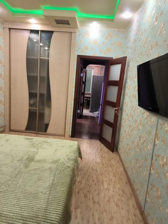 Квартира Двухкомнатная квартира с автономным отоплением — Алчевск