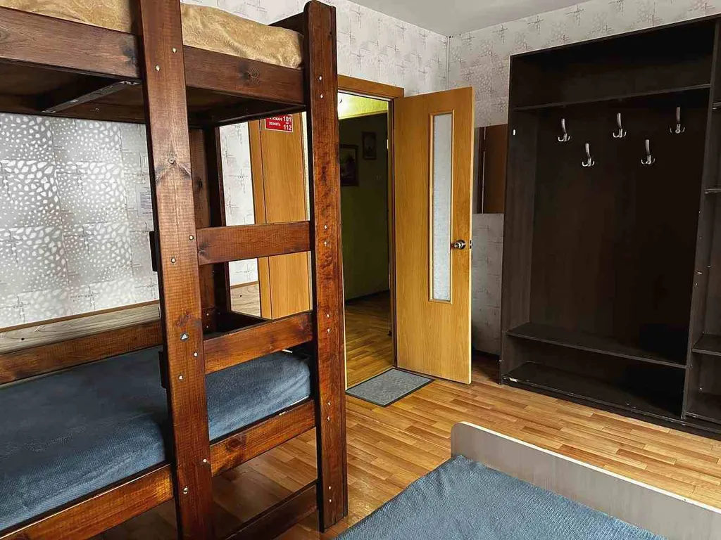 Комната в хостеле для троих гостей на Серова