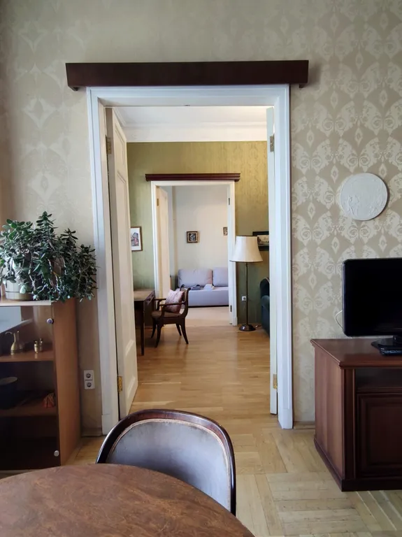 Квартира Квартира с видом на фонтан и анфиладой из трех комнат в центре города — Санкт-Петербург