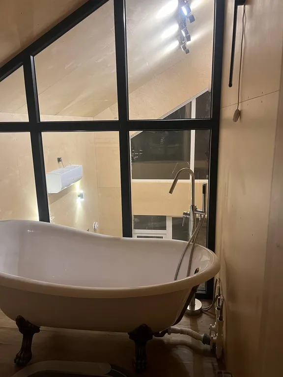 Барнхаус на берегу реки Кундыш