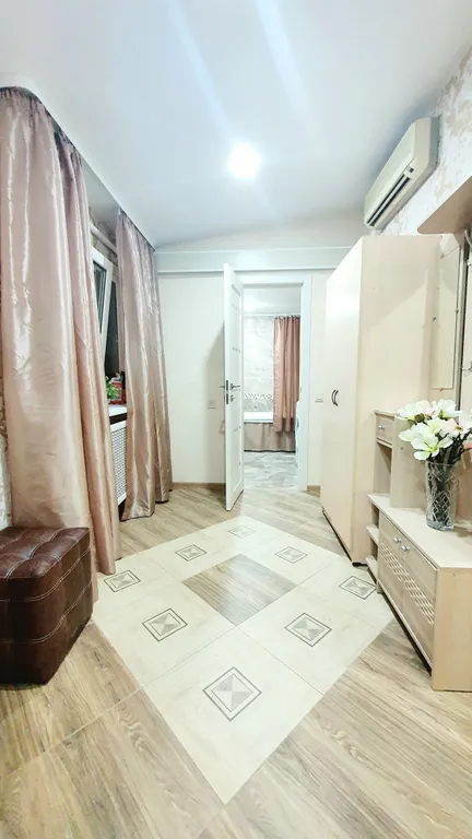 Уютный дом с собственным двором, навесом и парковкой