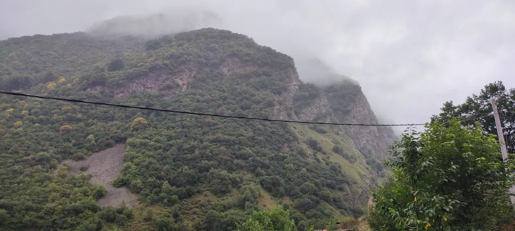 Коттедж с видом на горы и горную речку