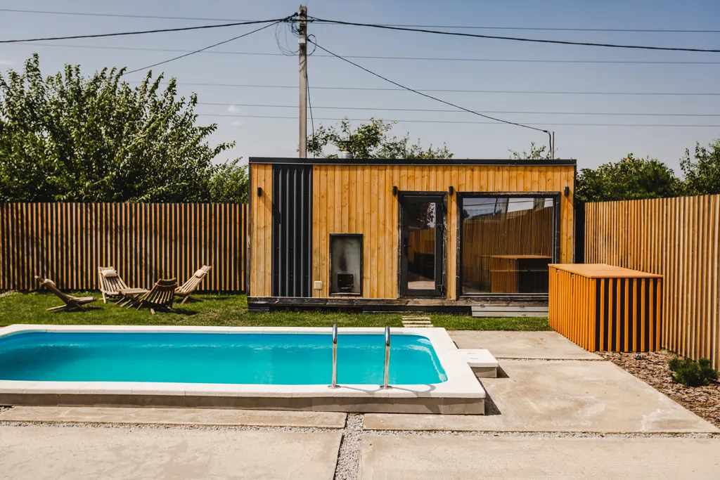 Загородный дом с баней и бассейном