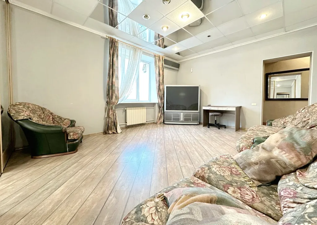 4-комнатная квартира в центре рядом с набережной