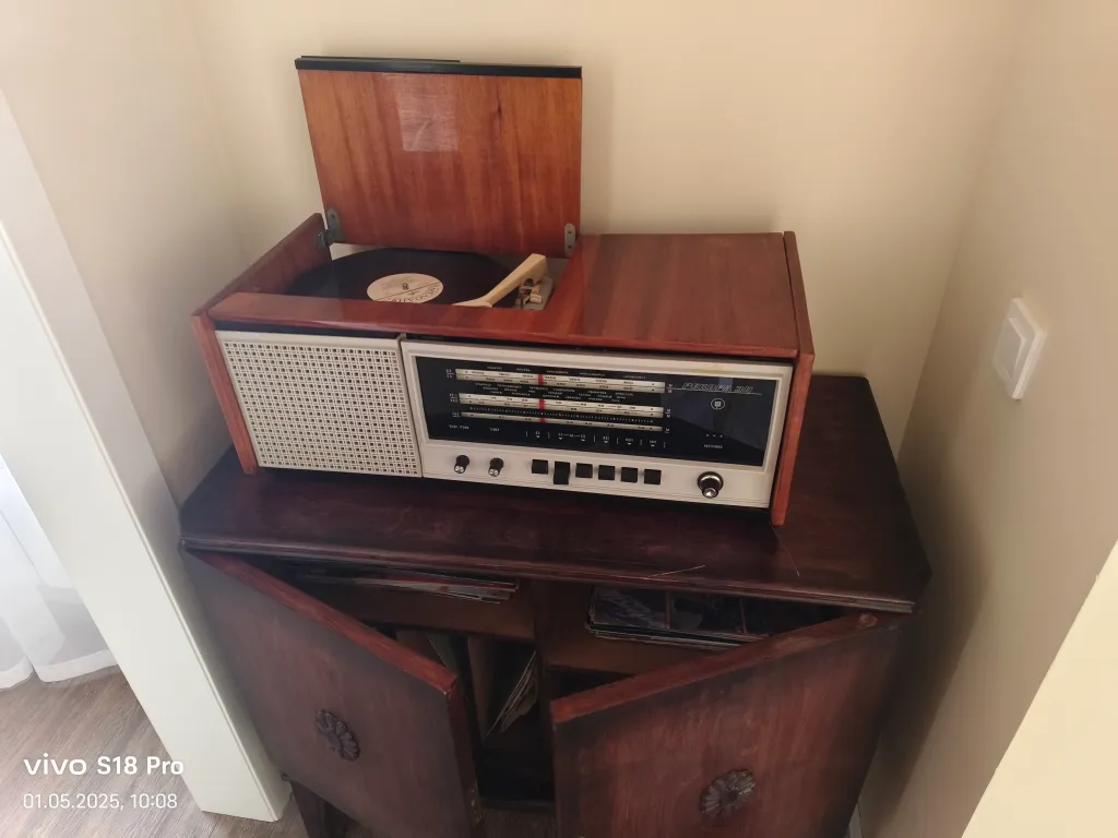 Квартира Экстравагантная квартира с кухней-музеем у метро Чернышевская — Санкт-Петербург