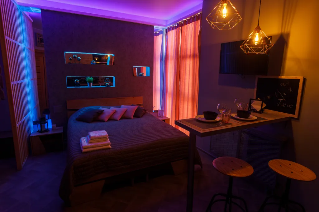 Студия с подсветкой в центре у БЦ Высоцкий