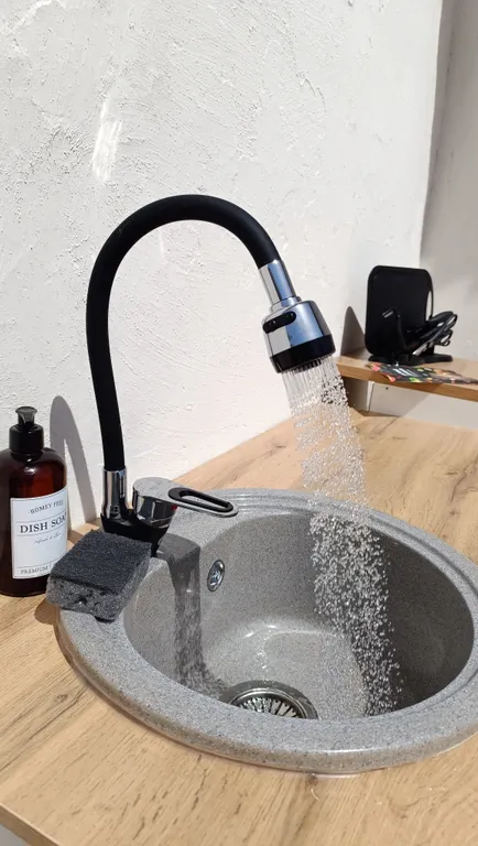 Уединенный трёхместный домик с queen size с собственным садом