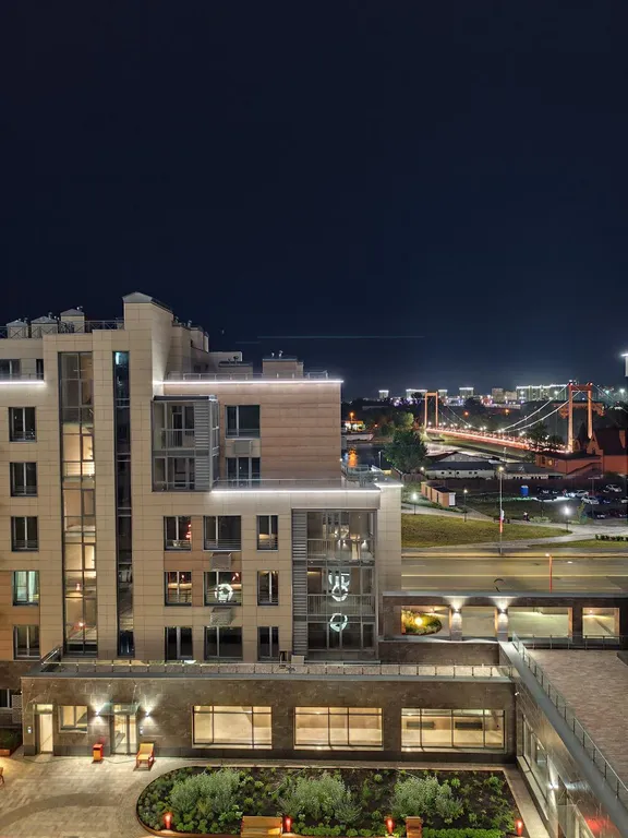 Абсолютно новая квартира в центре на набережной