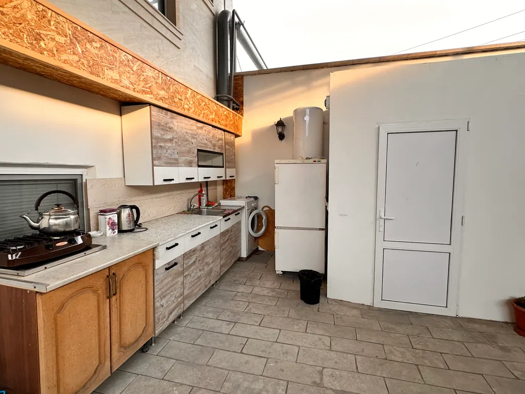 Уютная комната, в трёх шагах от моря