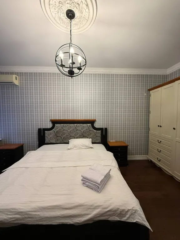 Квартира с видом на горы, город и храм Святого Георгия от Juls Apart