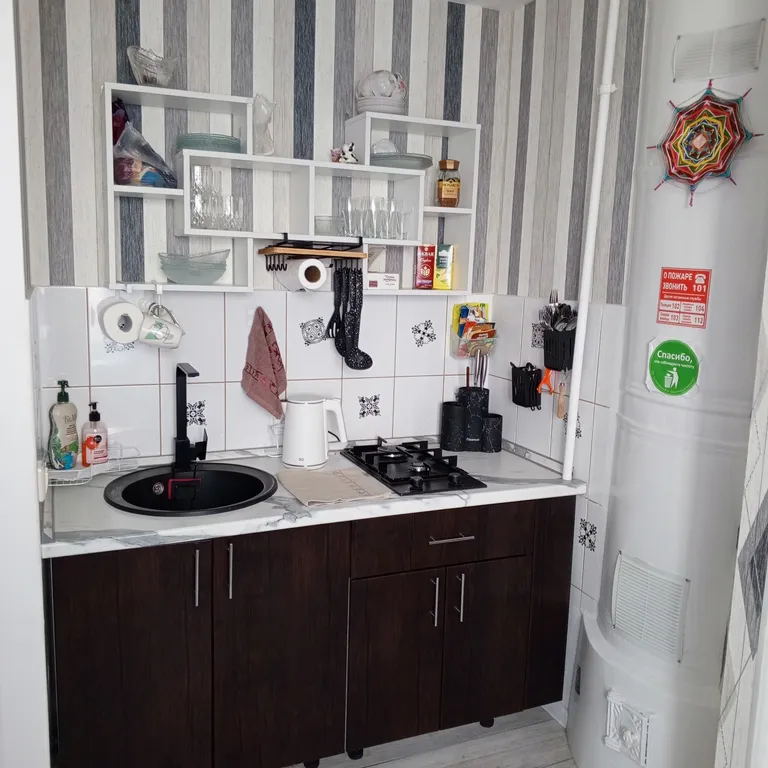 Часть дома на первом этаже, свой двор, где уютно, спокойно