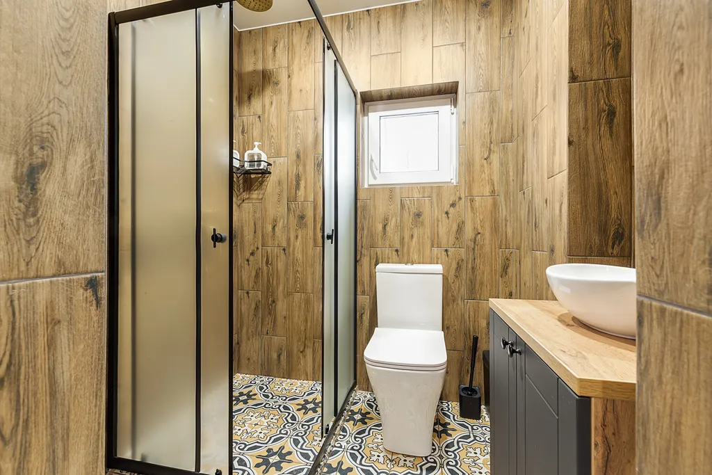 Дом с террасой на берегу Отрадного озера