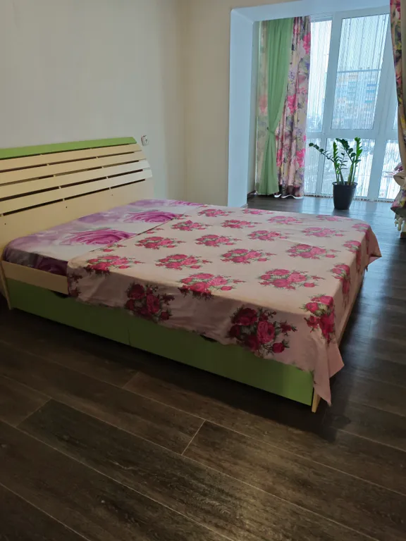 Уютная трёхкомнатная квартира с видом на парк — аренда посуточно в Белово