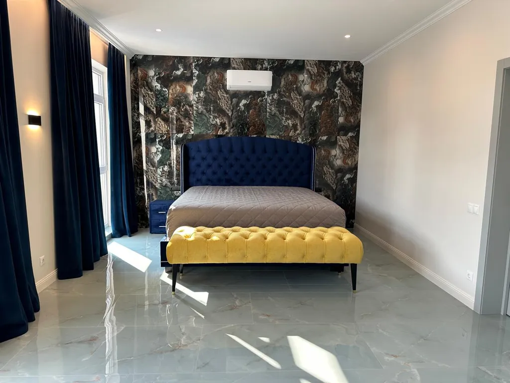 Роскошный дом с бассейном и сауной