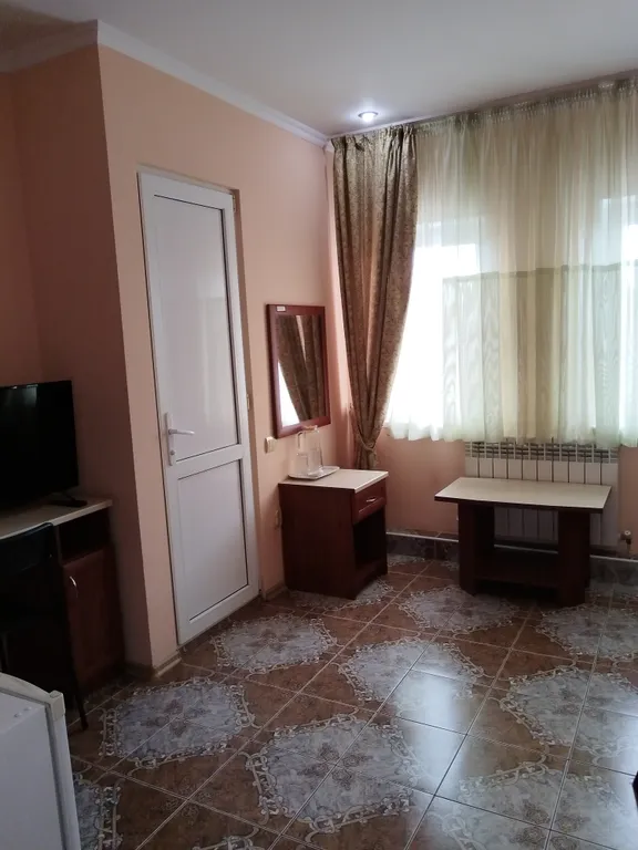 Квартира Квартира Двухместный уютный номер в Гостевом доме "Легенда" с бассейном. — Анапа