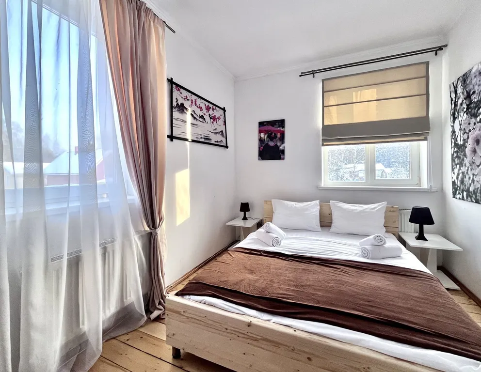 Коттедж с баней на дровах рядом с европарком