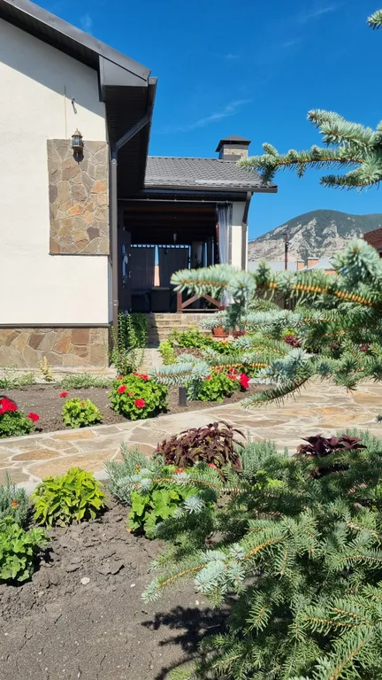 Новый дом с финской сауной, террасой и видом на гору Змейка